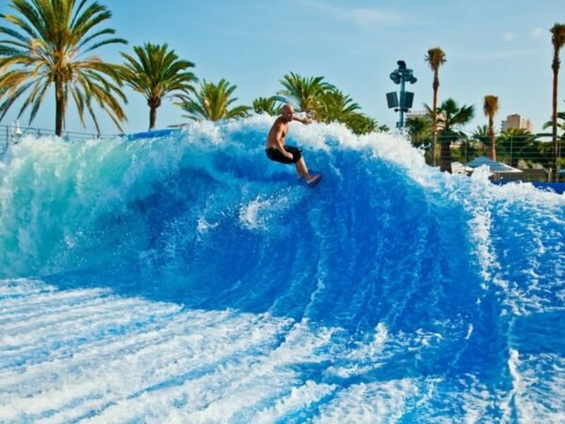 Самые популярные аттракционы водных парков